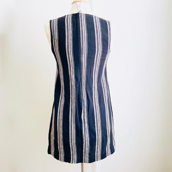 Gap Sleeveless V-Neck Stripe Shift Dress in Linen-Cotton Women - Picture 3 of 11